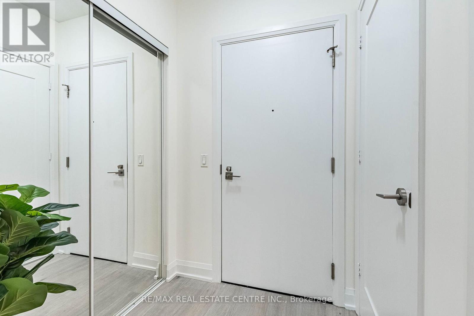 207 - 110 Marine Parade Drive, Toronto (mimico), Ontario