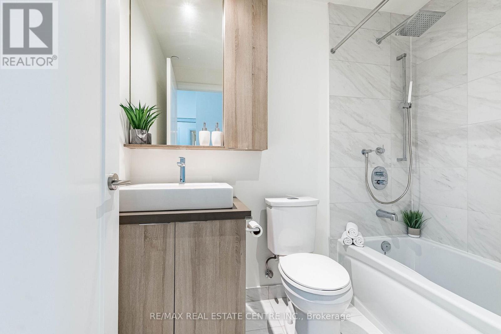 207 - 110 Marine Parade Drive, Toronto (mimico), Ontario