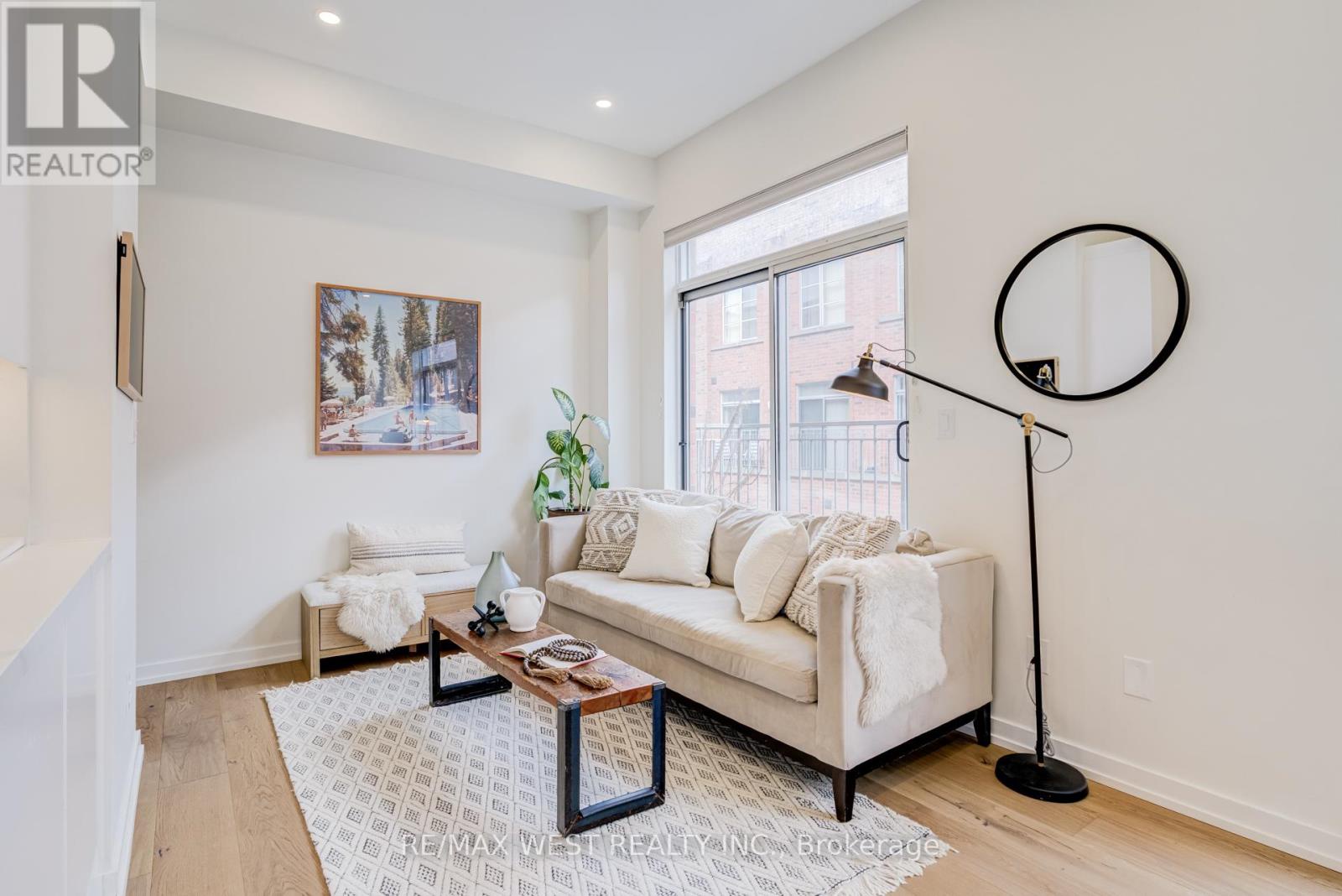 3 - 1396 Bloor Street W, Toronto (dovercourt-wallace Emerson-junction), Ontario