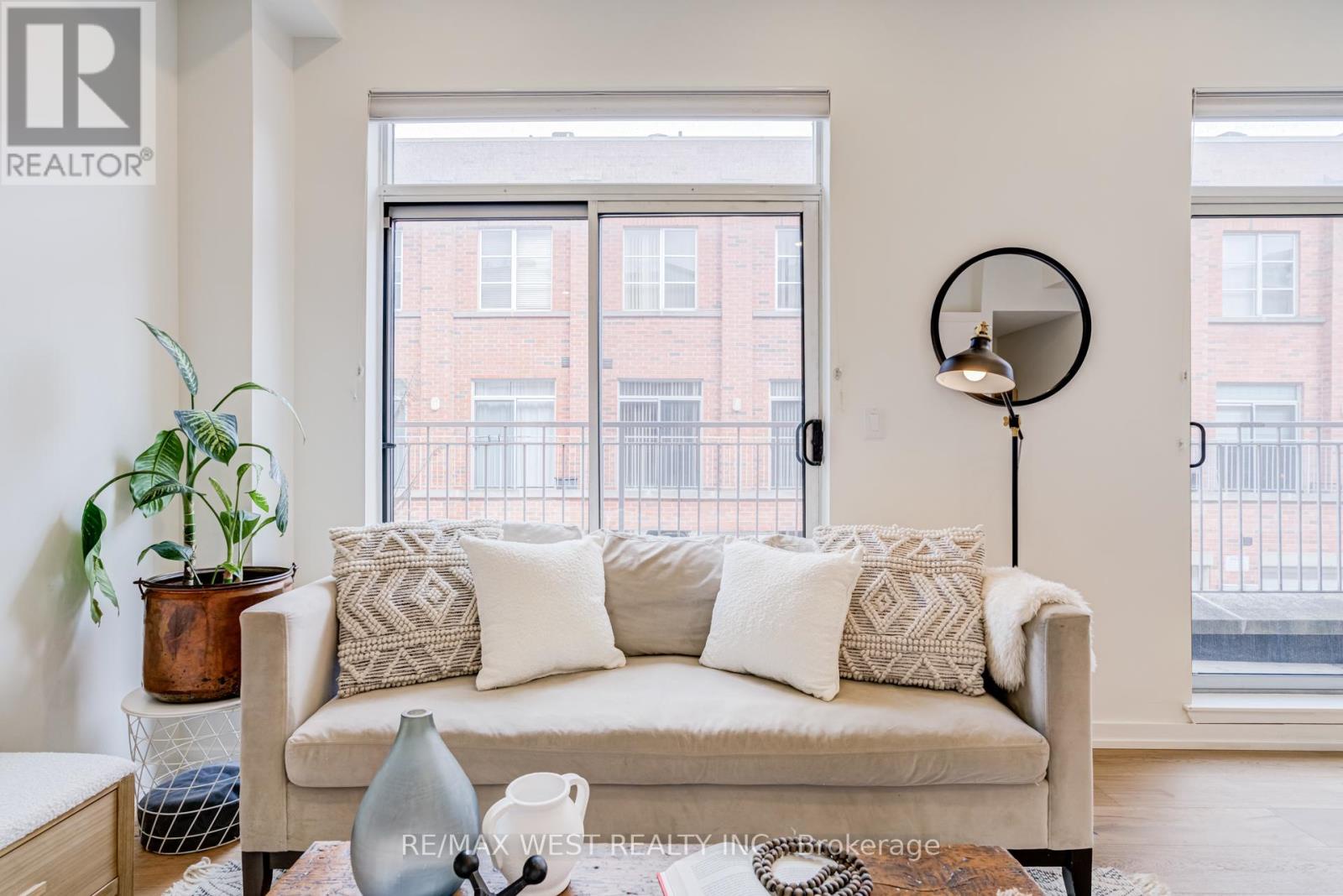 3 - 1396 Bloor Street W, Toronto (dovercourt-wallace Emerson-junction), Ontario