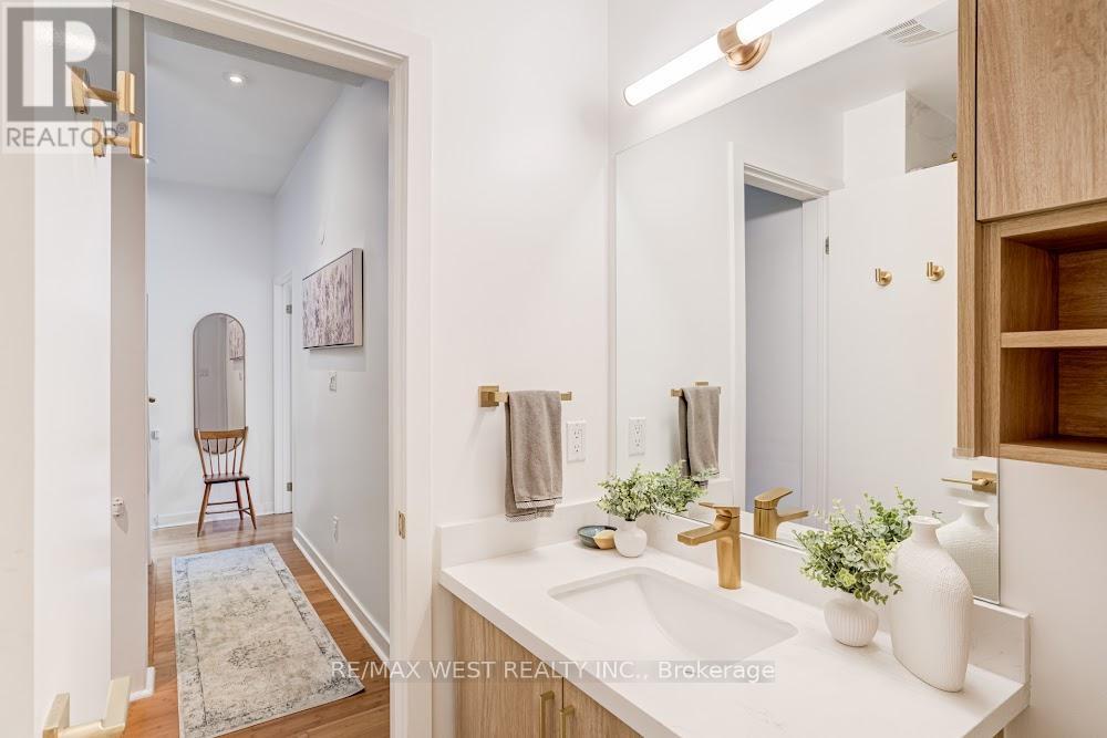 3 - 1396 Bloor Street W, Toronto (dovercourt-wallace Emerson-junction), Ontario