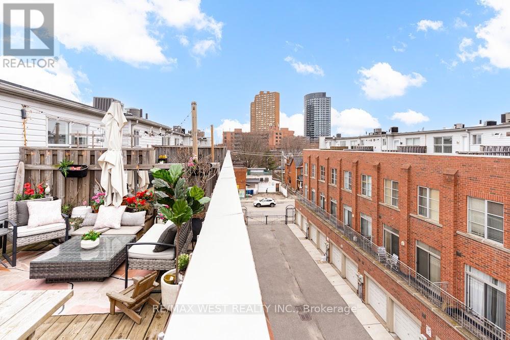 3 - 1396 Bloor Street W, Toronto (dovercourt-wallace Emerson-junction), Ontario