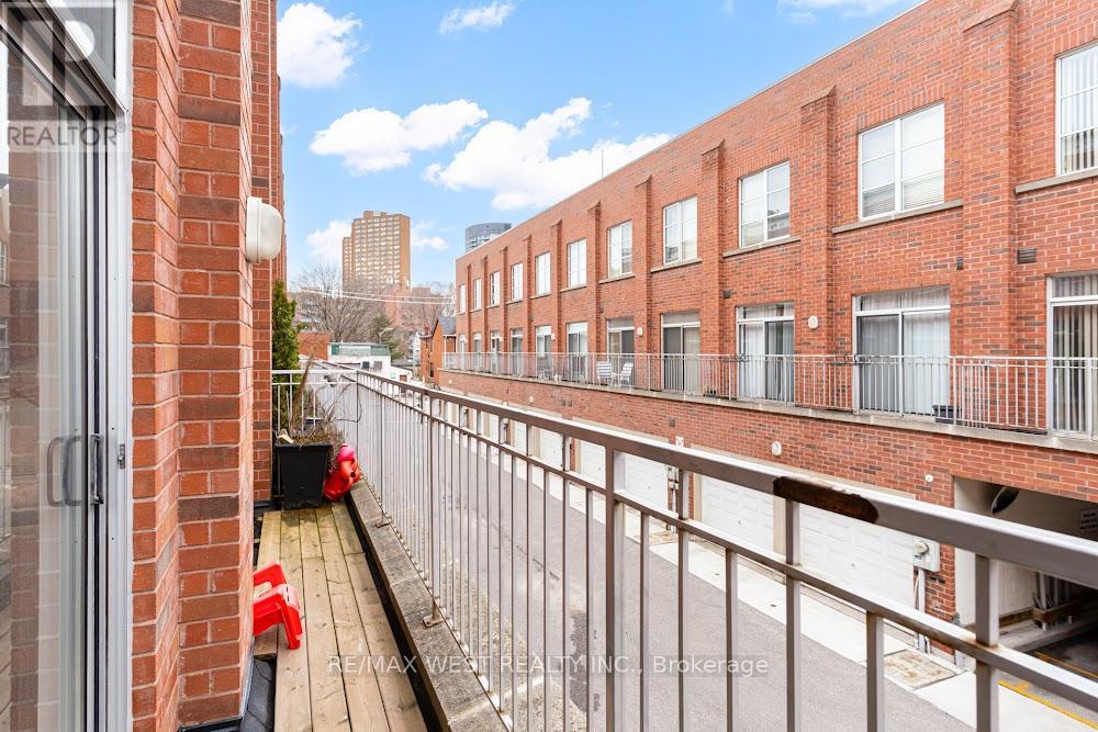 3 - 1396 Bloor Street W, Toronto (dovercourt-wallace Emerson-junction), Ontario