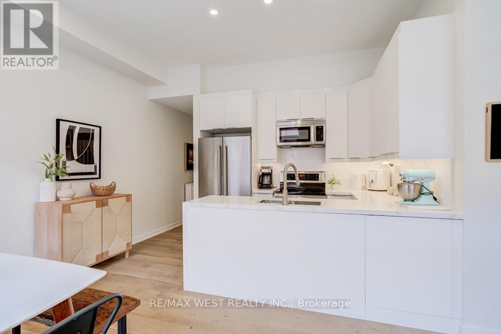 3 - 1396 Bloor Street W, Toronto (dovercourt-wallace Emerson-junction), Ontario