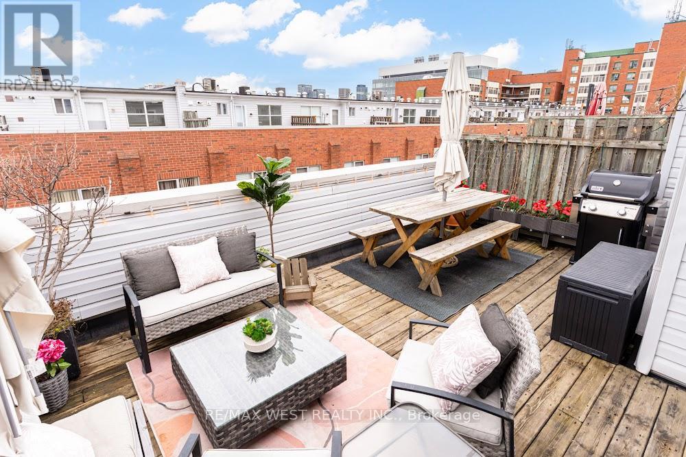 3 - 1396 Bloor Street W, Toronto (dovercourt-wallace Emerson-junction), Ontario