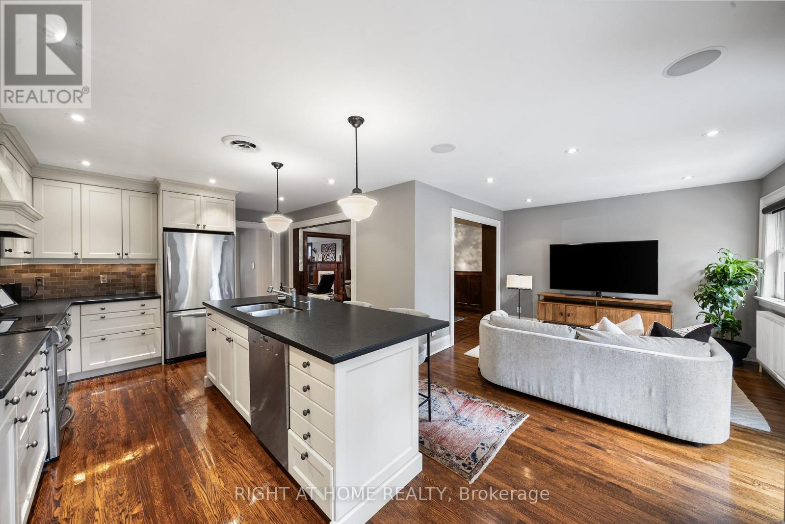 113 Eastbourne Avenue, Toronto (yonge-eglinton), Ontario