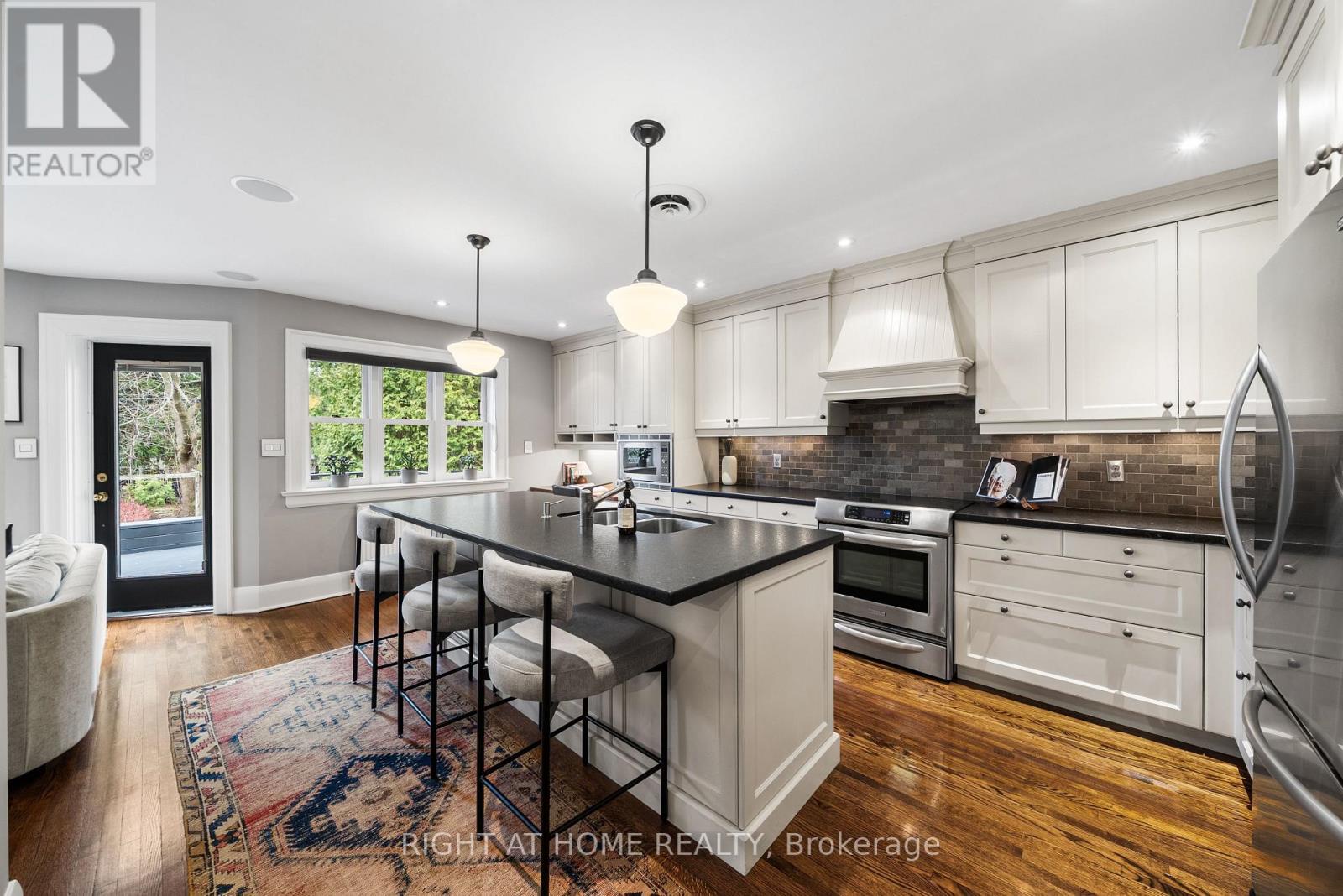 113 Eastbourne Avenue, Toronto (yonge-eglinton), Ontario