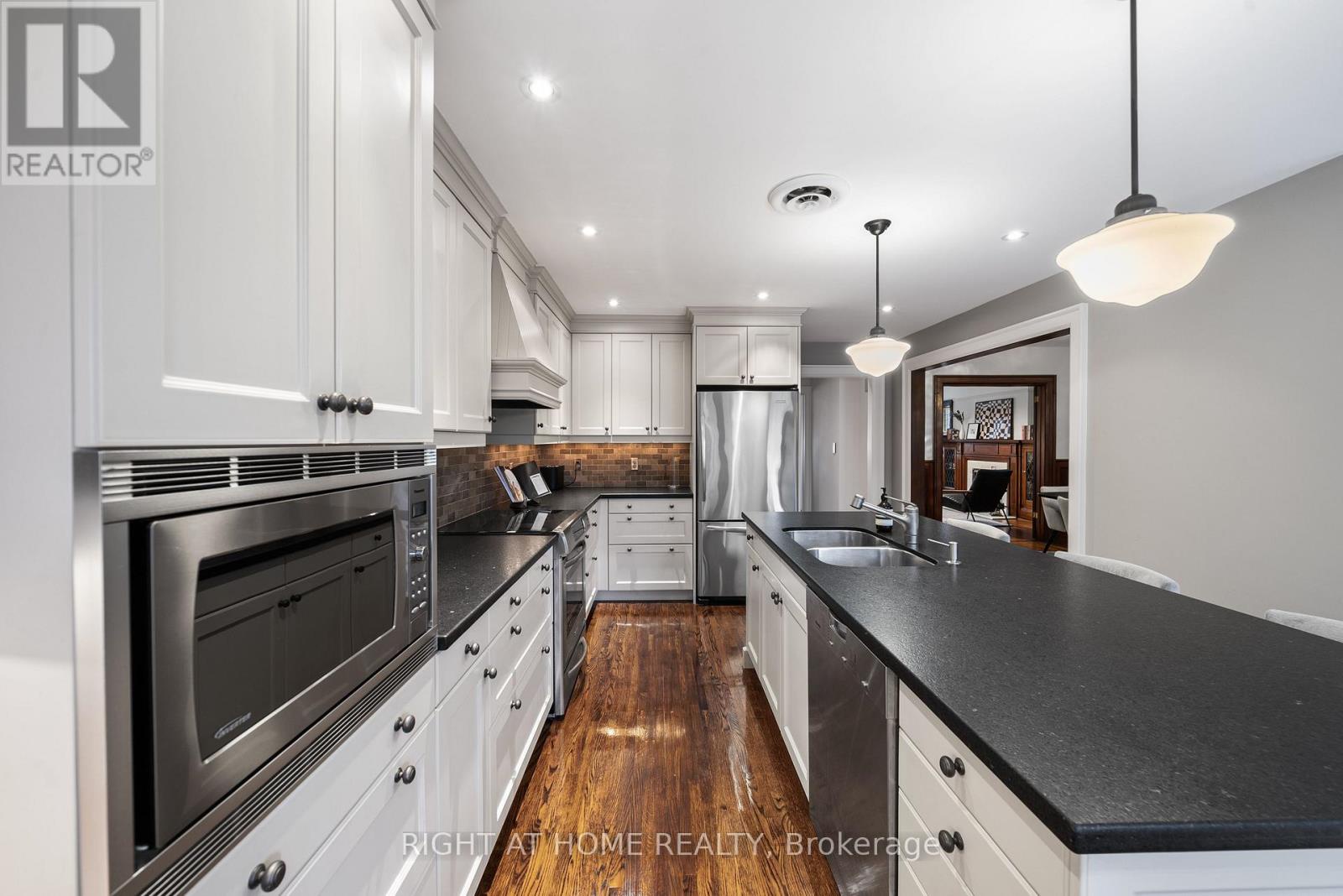 113 Eastbourne Avenue, Toronto (yonge-eglinton), Ontario