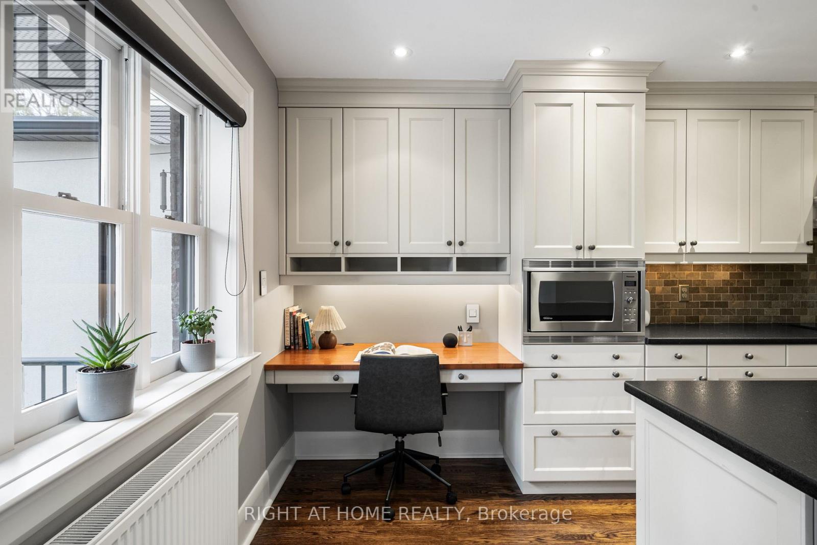 113 Eastbourne Avenue, Toronto (yonge-eglinton), Ontario