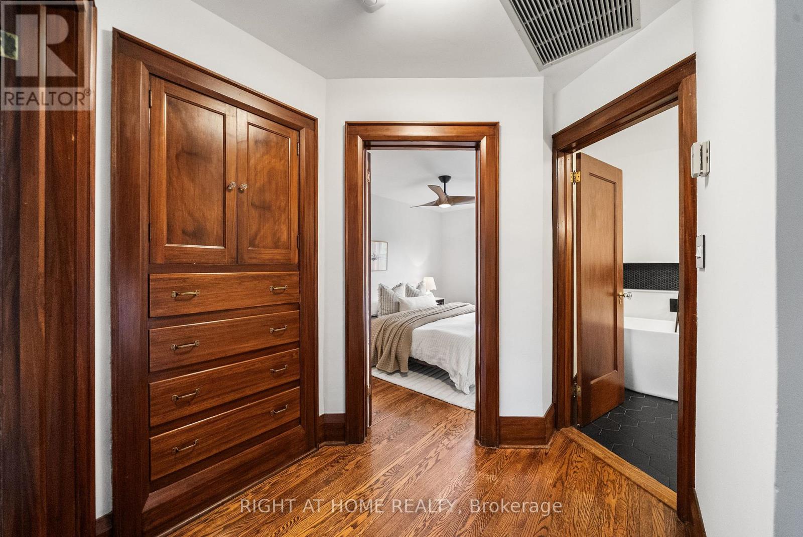 113 Eastbourne Avenue, Toronto (yonge-eglinton), Ontario