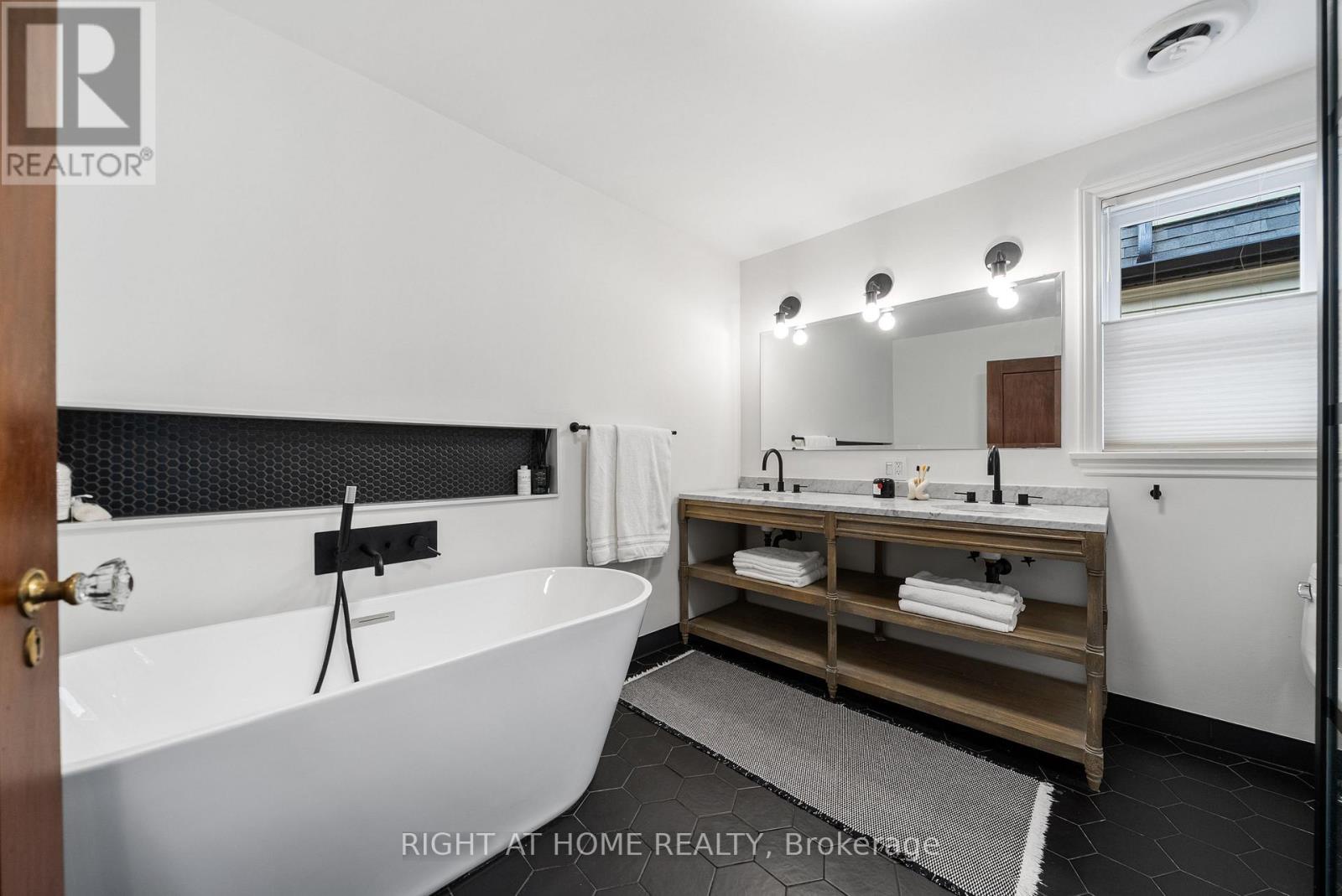 113 Eastbourne Avenue, Toronto (yonge-eglinton), Ontario