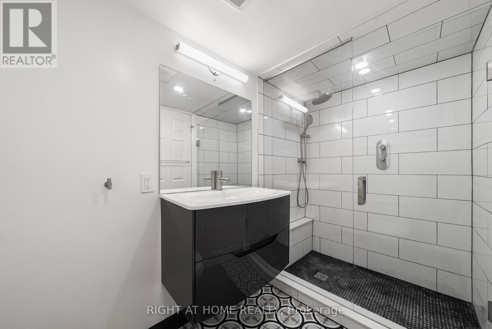 113 Eastbourne Avenue, Toronto (yonge-eglinton), Ontario