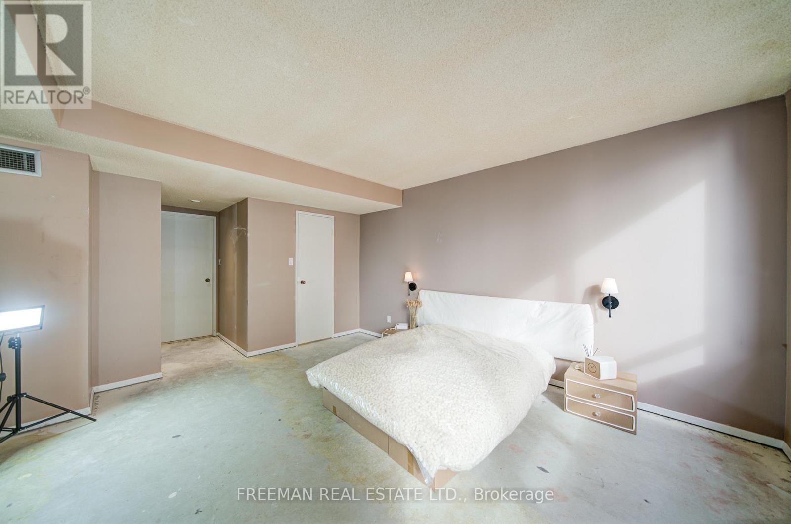 2405 - 633 Bay Street, Toronto (bay Street Corridor), Ontario