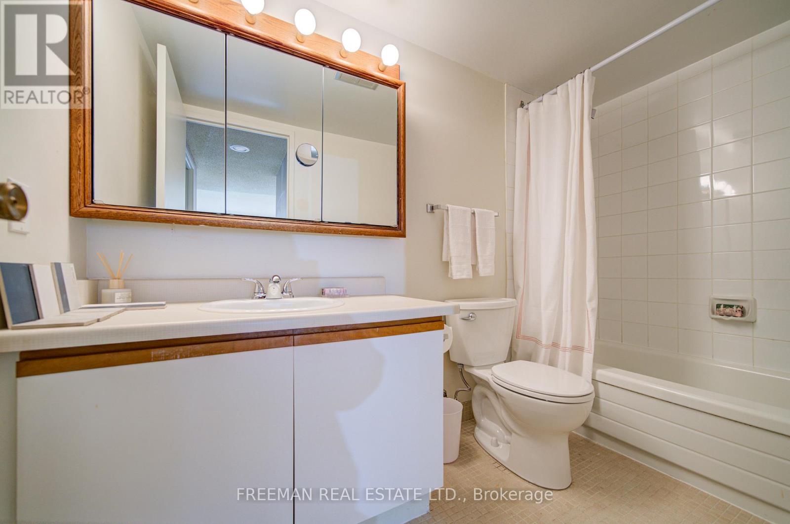 2405 - 633 Bay Street, Toronto (bay Street Corridor), Ontario