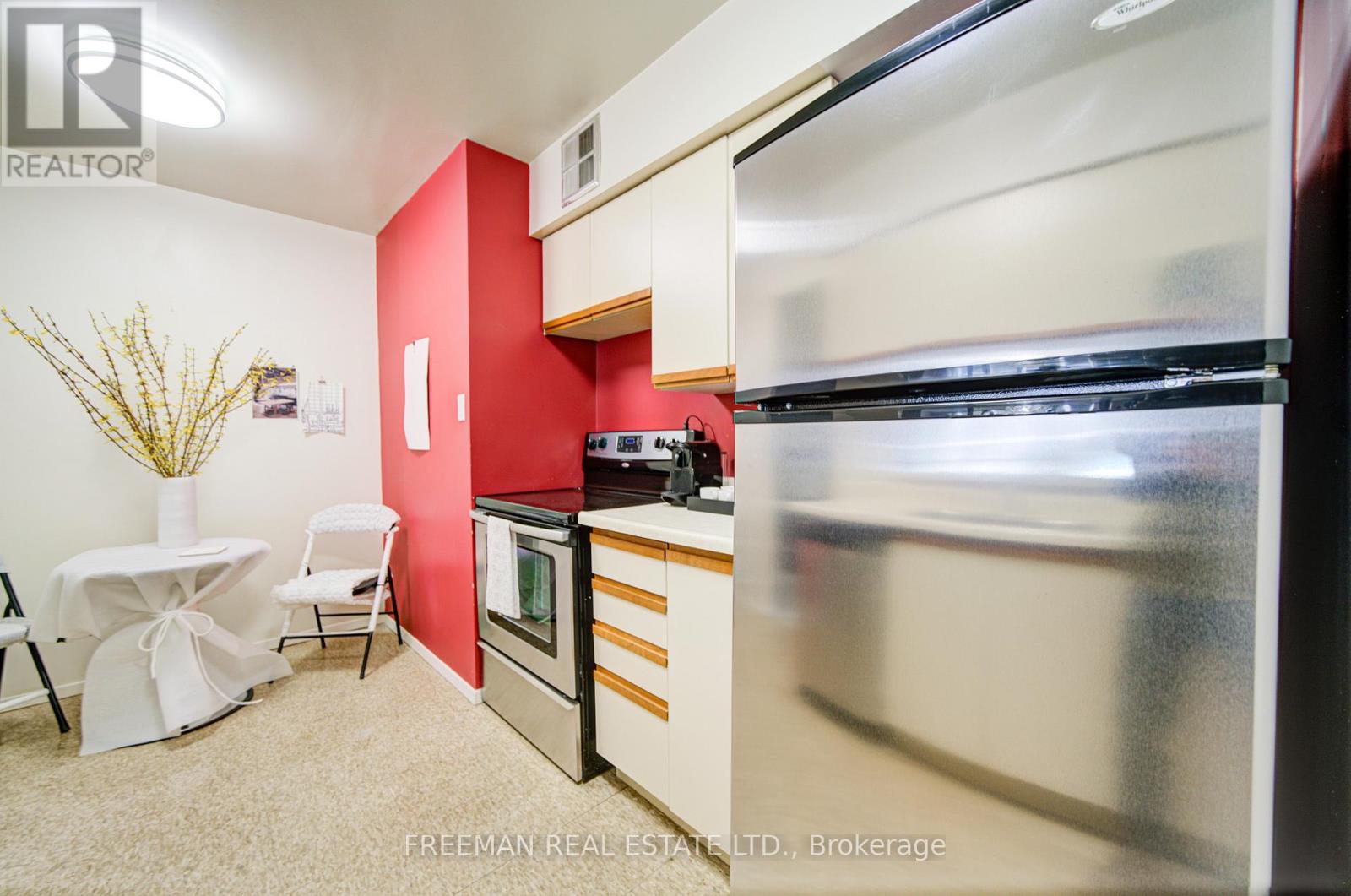 2405 - 633 Bay Street, Toronto (bay Street Corridor), Ontario