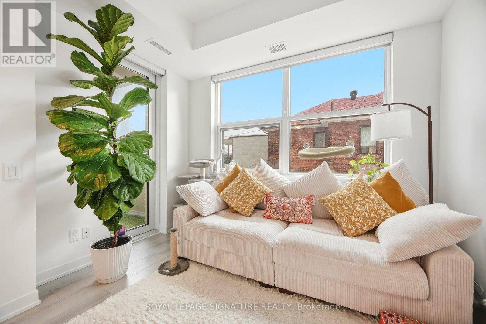 208 - 1787 St Clair Avenue W, Toronto (weston-pellam Park), Ontario