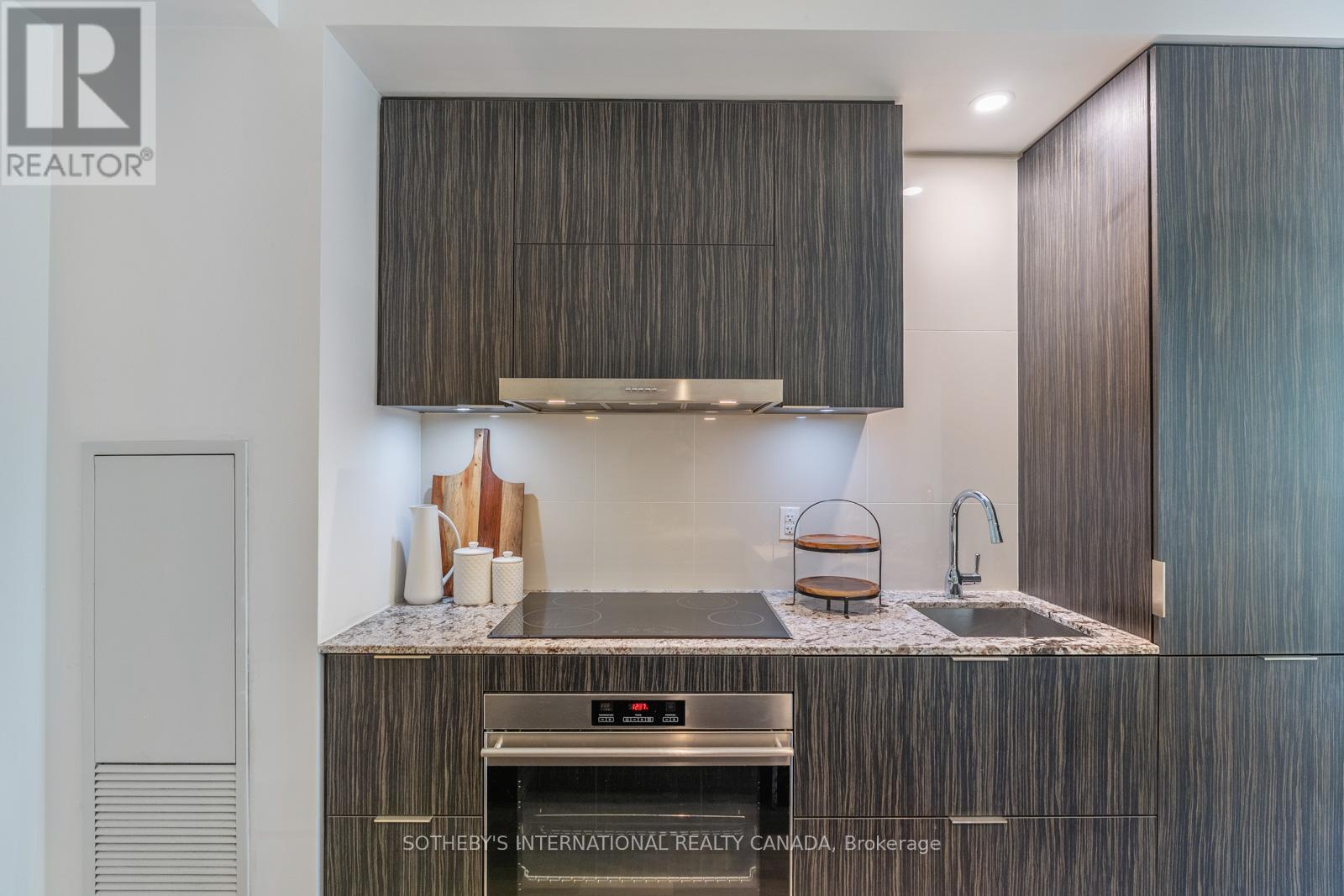 303 - 1 Bloor Street E, Toronto (church-yonge Corridor), Ontario