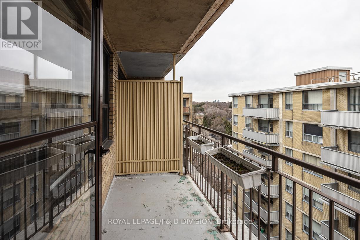 716 - 660 Eglinton Avenue W, Toronto (forest Hill North), Ontario