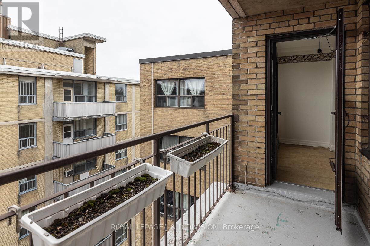 716 - 660 Eglinton Avenue W, Toronto (forest Hill North), Ontario