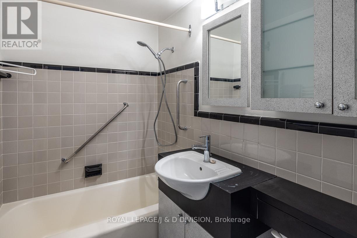 716 - 660 Eglinton Avenue W, Toronto (forest Hill North), Ontario