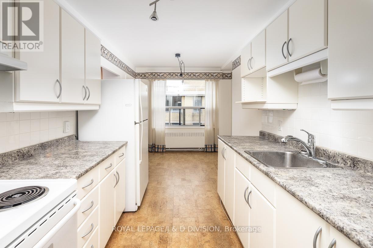 716 - 660 Eglinton Avenue W, Toronto (forest Hill North), Ontario