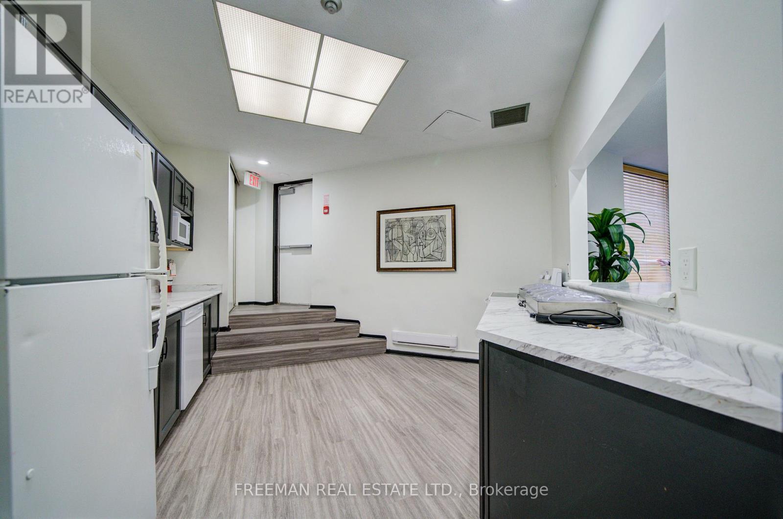 2405 - 633 Bay Street, Toronto (bay Street Corridor), Ontario