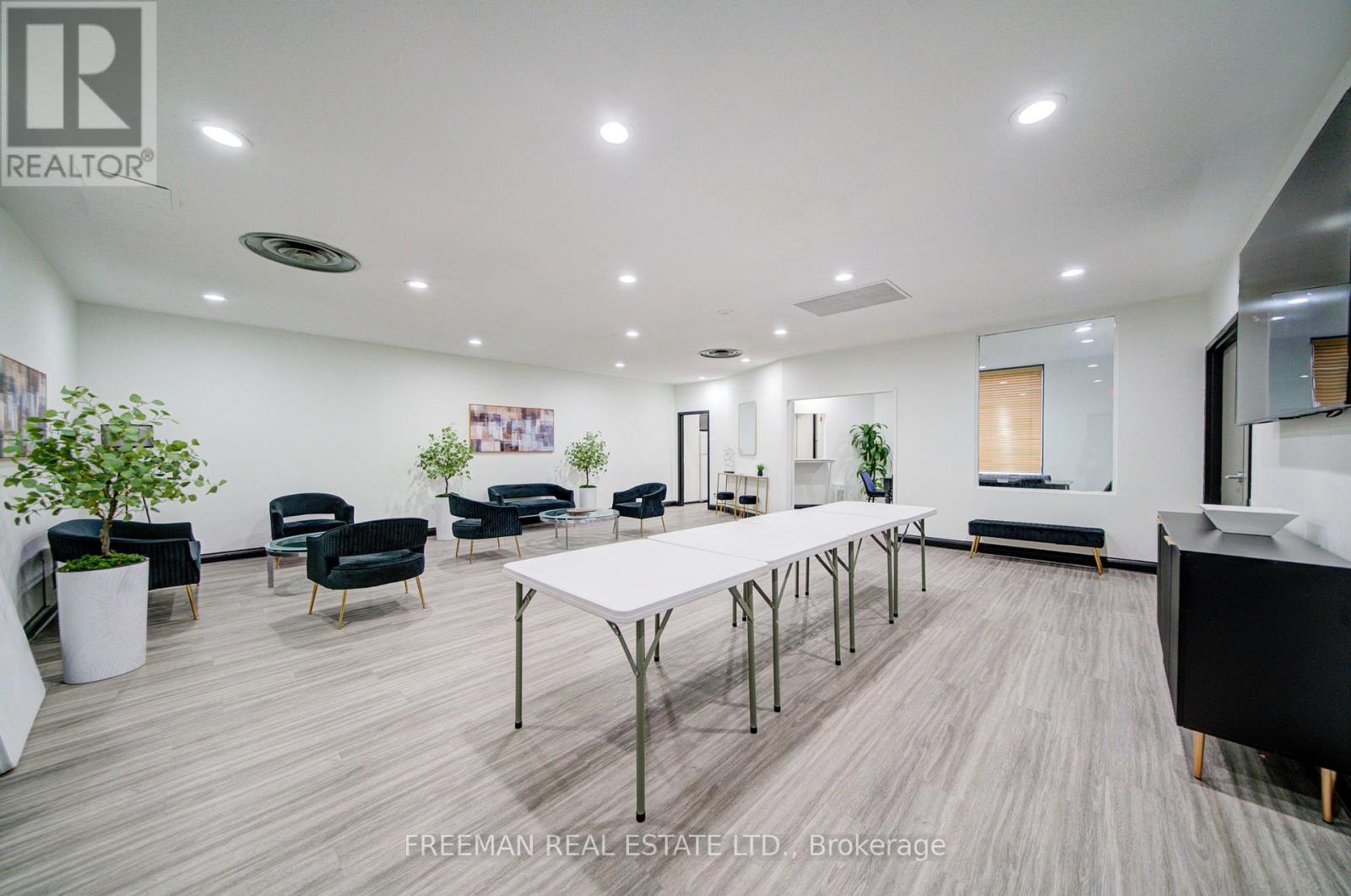 2405 - 633 Bay Street, Toronto (bay Street Corridor), Ontario