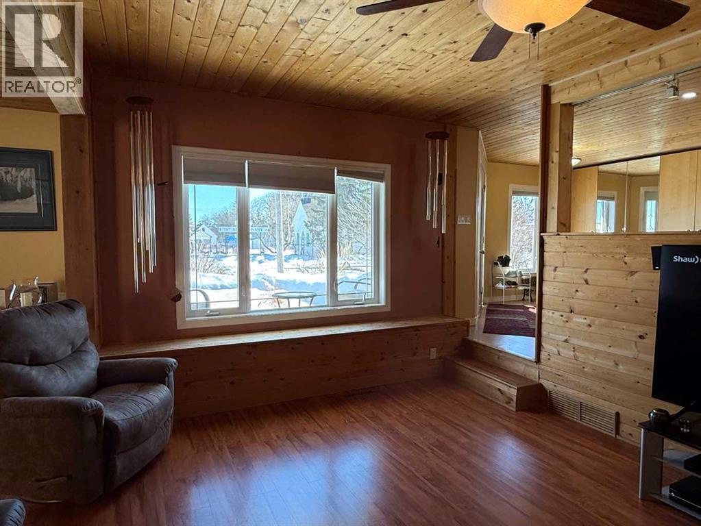 5014 51 Street, Islay, Alberta