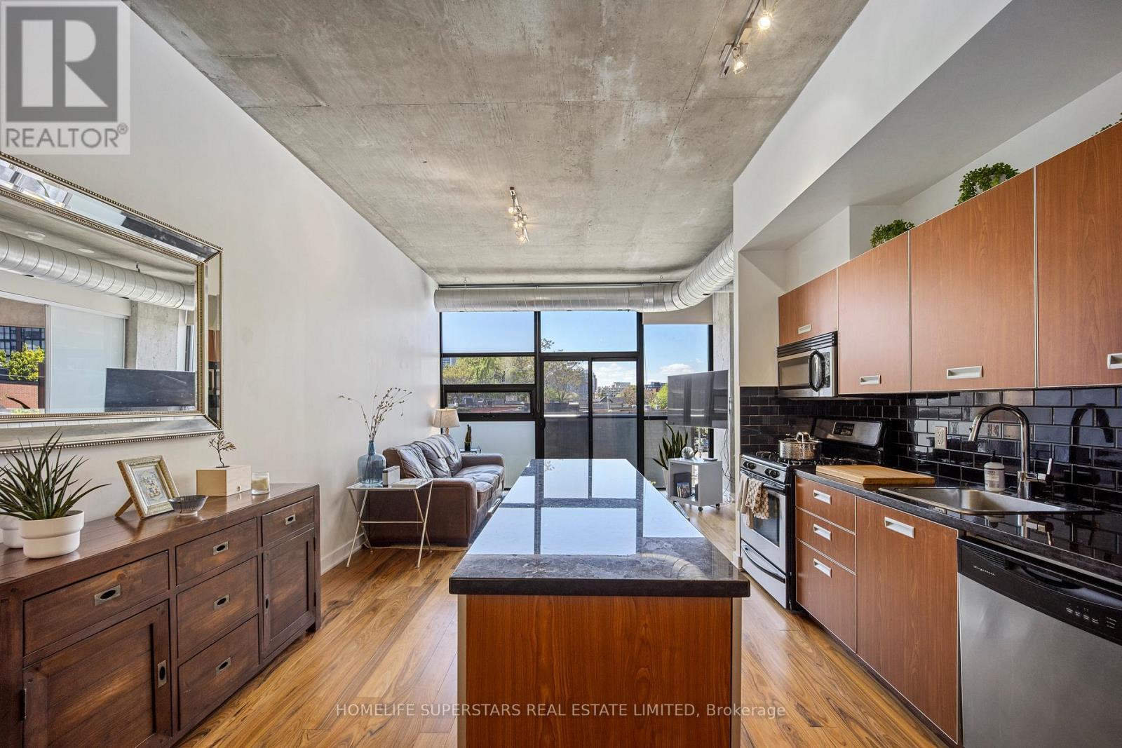 303 - 60 Bathurst Street, Toronto (niagara), Ontario