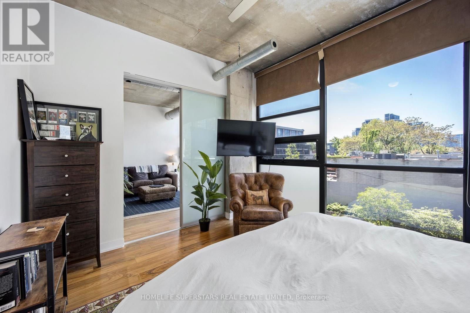 303 - 60 Bathurst Street, Toronto (niagara), Ontario