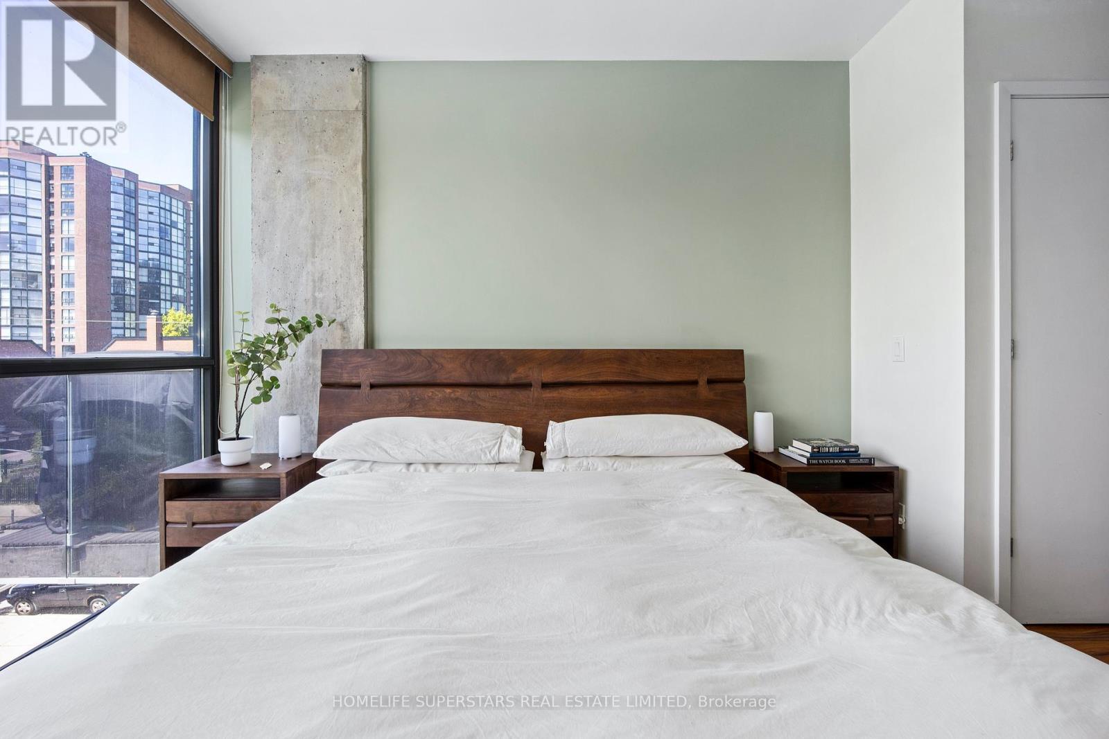 303 - 60 Bathurst Street, Toronto (niagara), Ontario