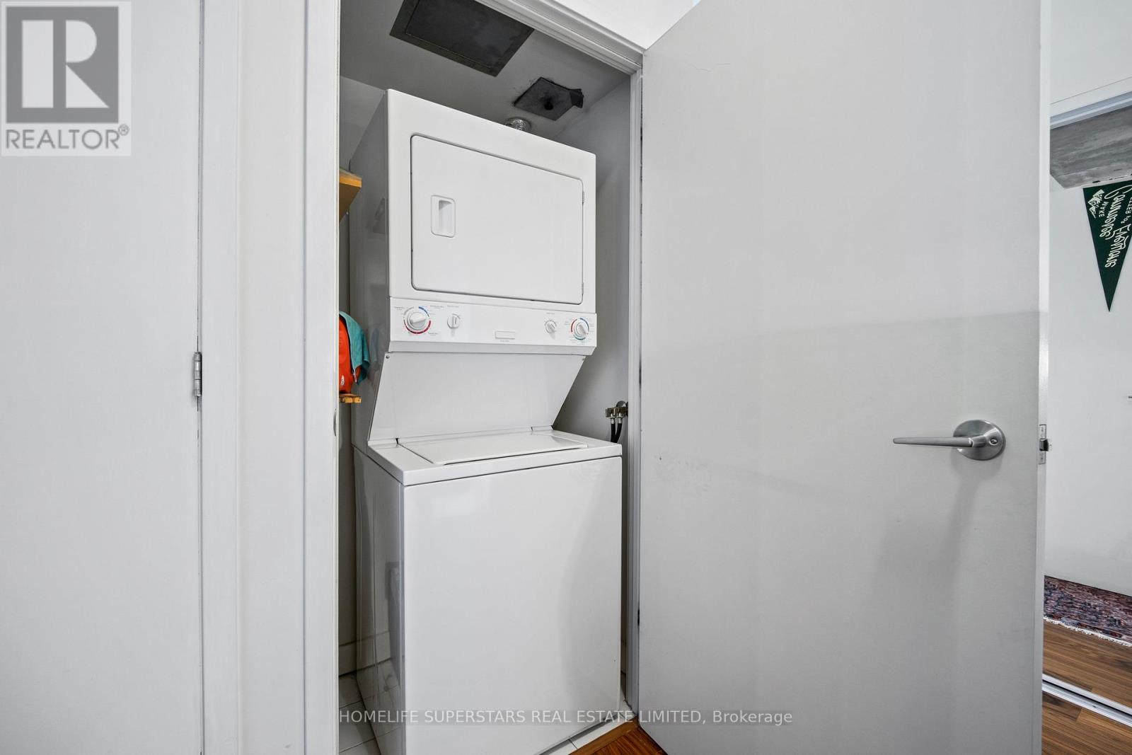 303 - 60 Bathurst Street, Toronto (niagara), Ontario