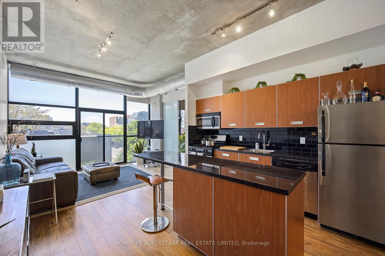 303 - 60 Bathurst Street, Toronto (niagara), Ontario