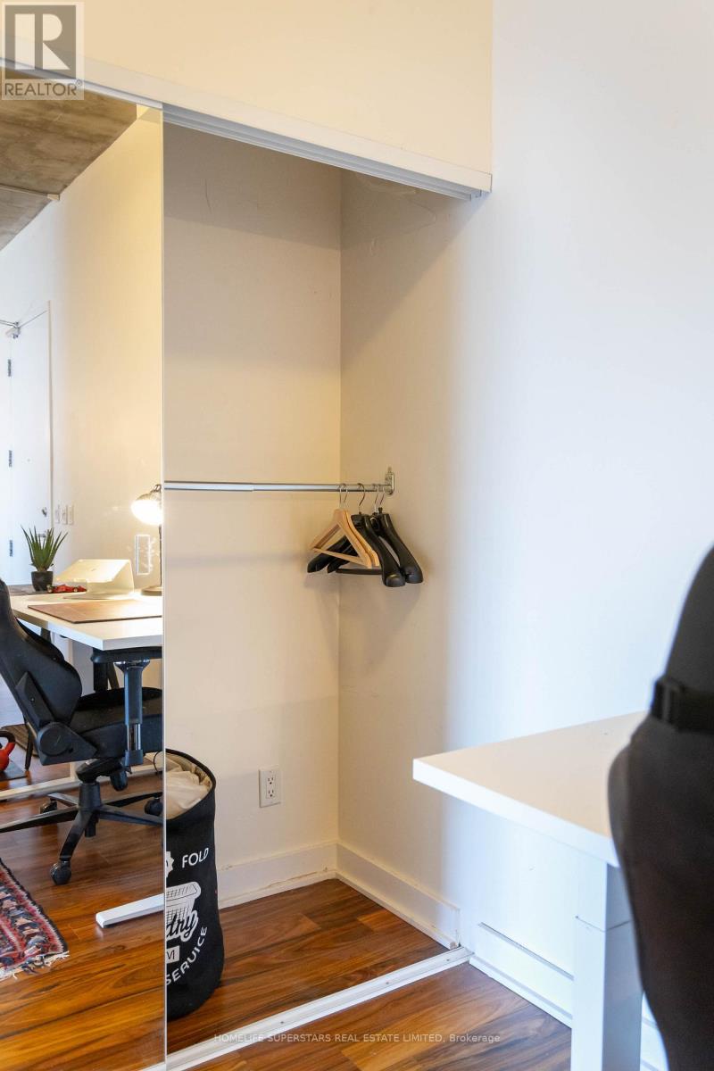 303 - 60 Bathurst Street, Toronto (niagara), Ontario