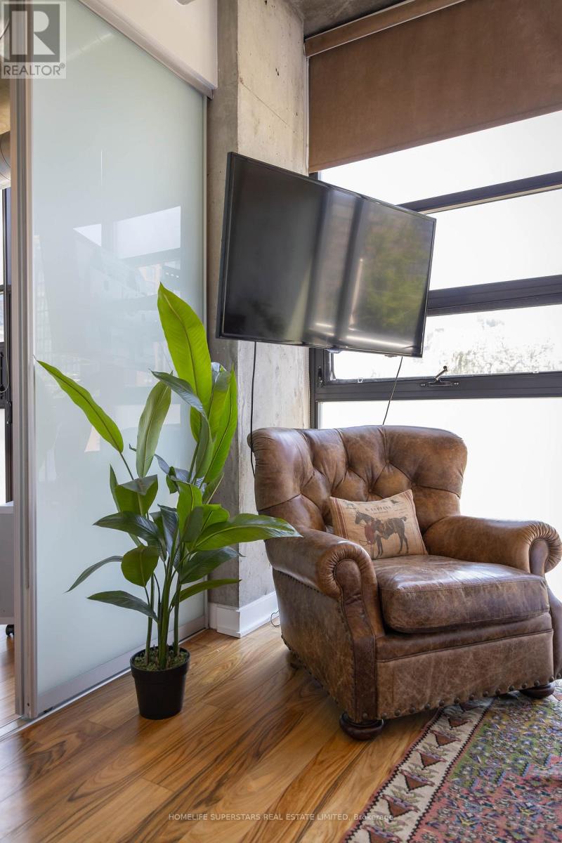 303 - 60 Bathurst Street, Toronto (niagara), Ontario