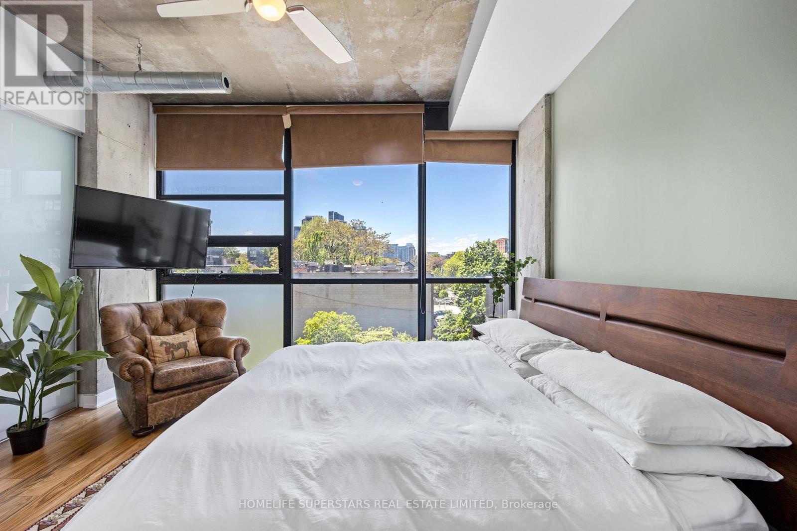 303 - 60 Bathurst Street, Toronto (niagara), Ontario