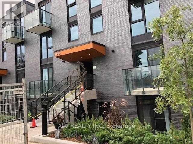 Th17 - 10 Brin Drive, Toronto (edenbridge-humber Valley), Ontario