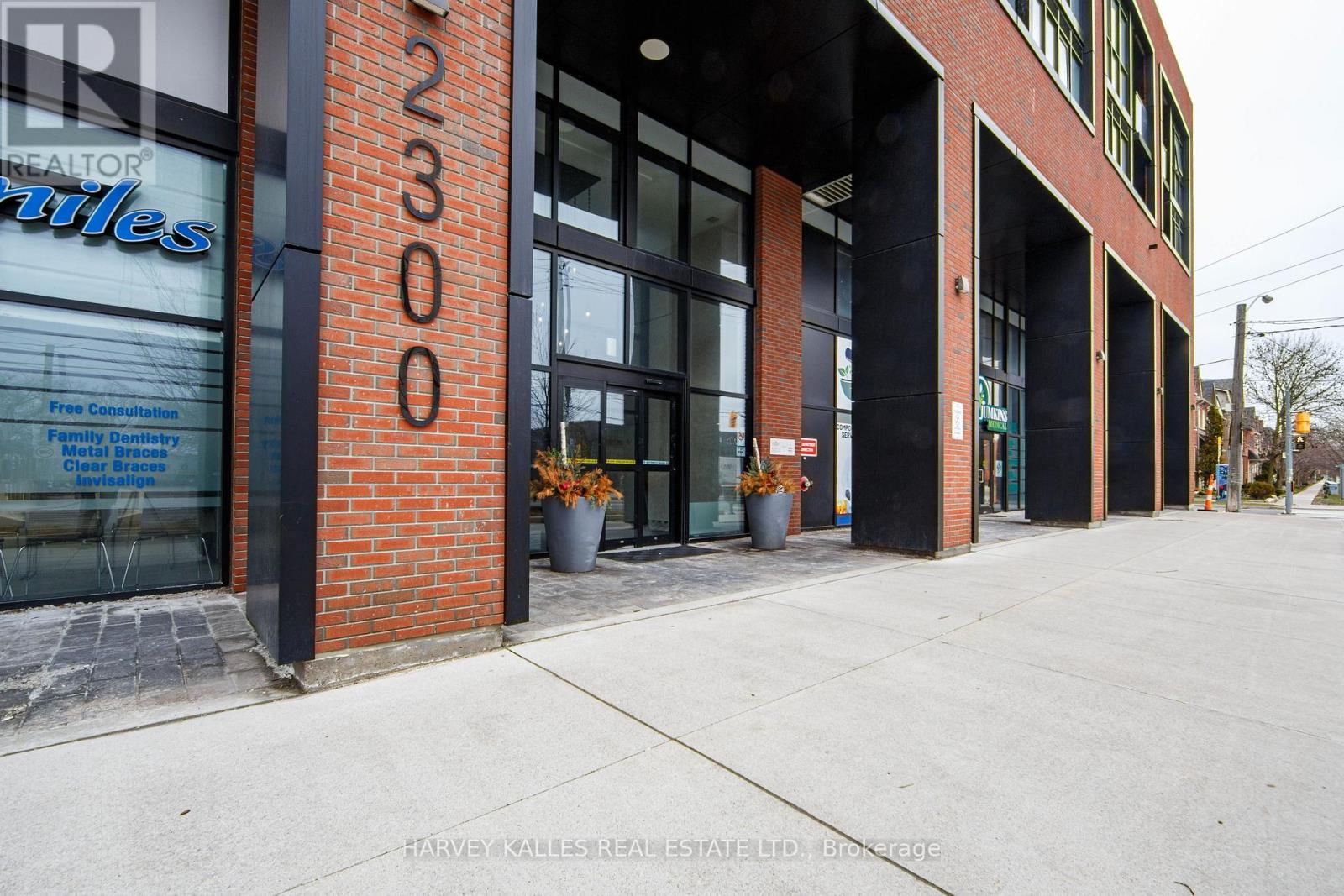 1001 - 2300 St Clair Avenue W, Toronto (junction Area), Ontario