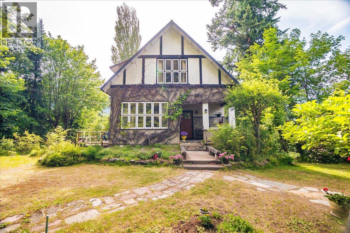 1107 Robertson Avenue, Nelson, British Columbia