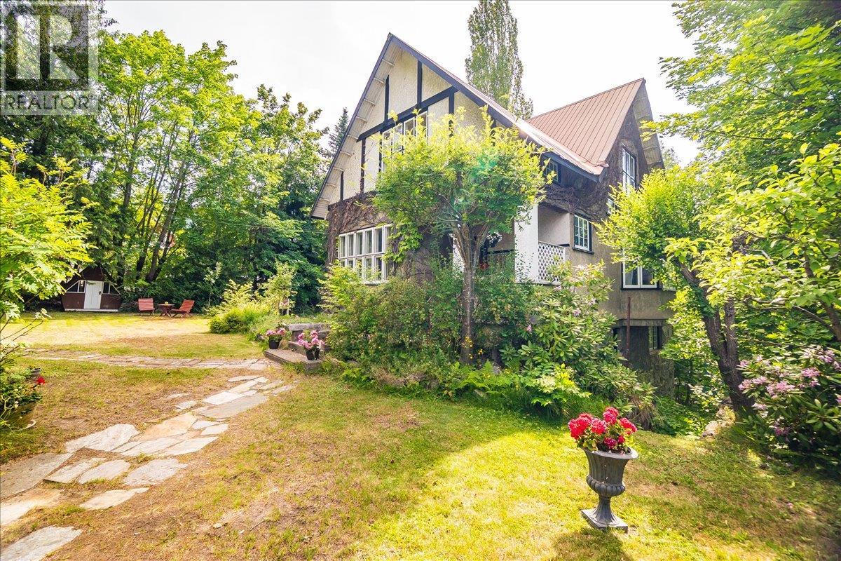 1107 Robertson Avenue, Nelson, British Columbia