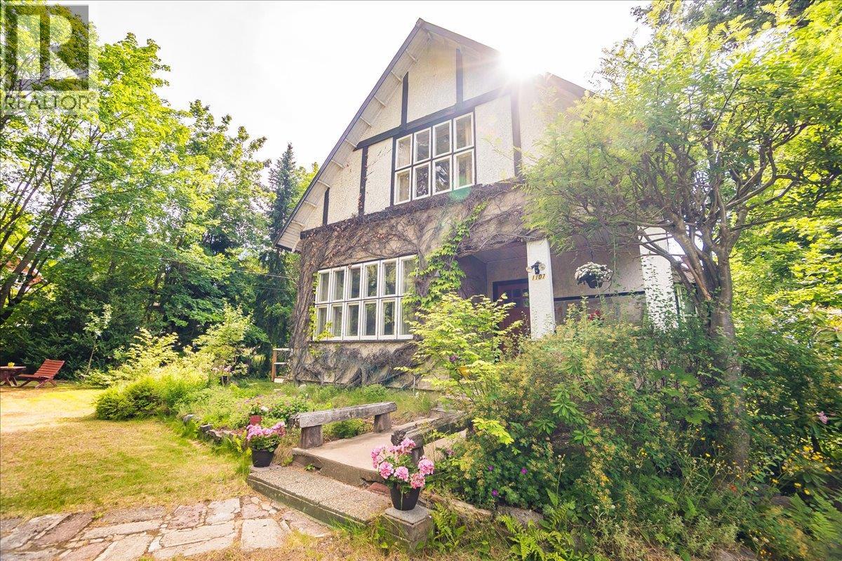 1107 Robertson Avenue, Nelson, British Columbia