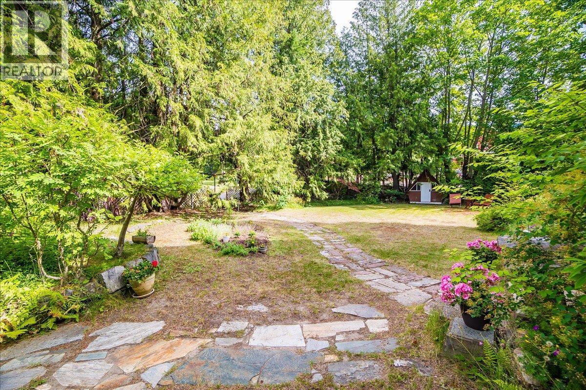 1107 Robertson Avenue, Nelson, British Columbia