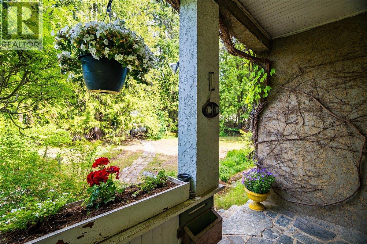 1107 Robertson Avenue, Nelson, British Columbia