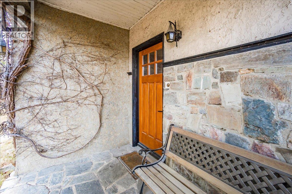 1107 Robertson Avenue, Nelson, British Columbia