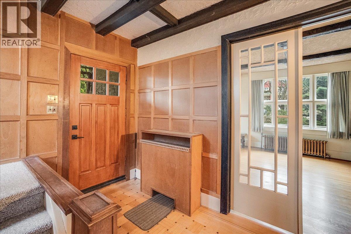 1107 Robertson Avenue, Nelson, British Columbia