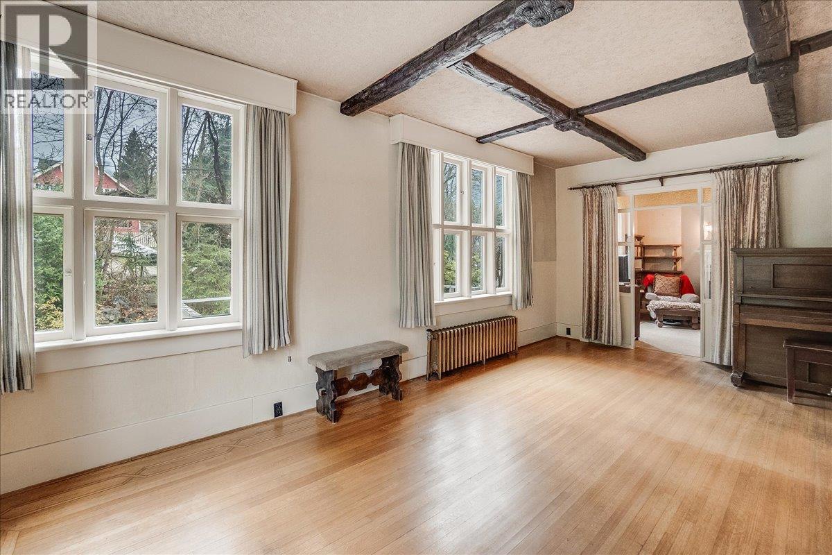 1107 Robertson Avenue, Nelson, British Columbia