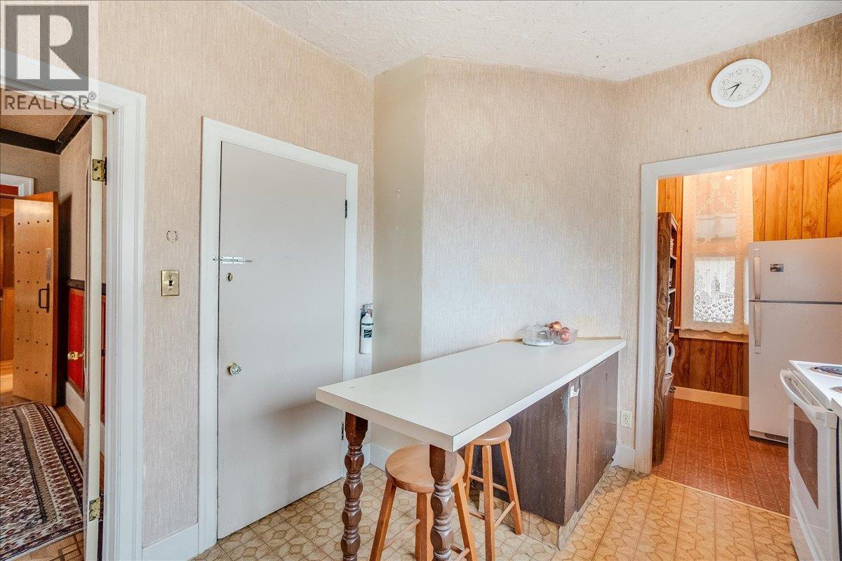 1107 Robertson Avenue, Nelson, British Columbia