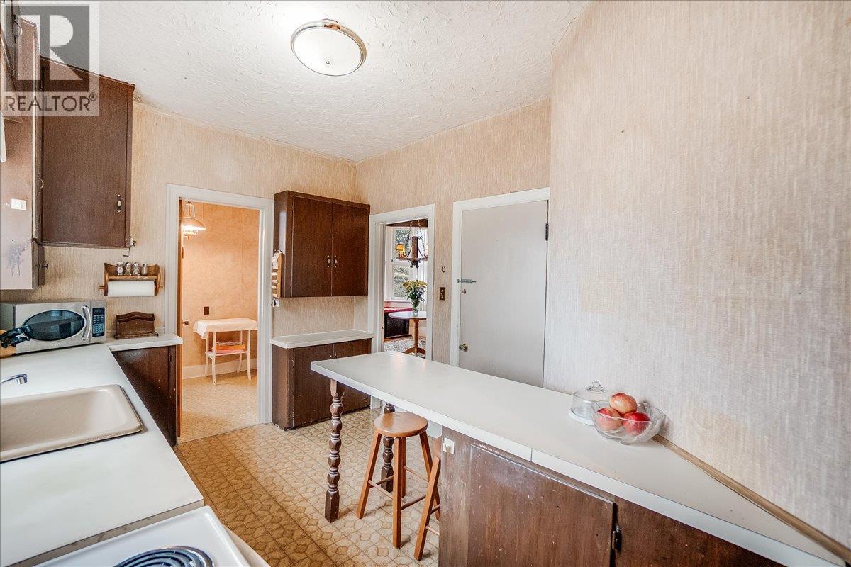 1107 Robertson Avenue, Nelson, British Columbia