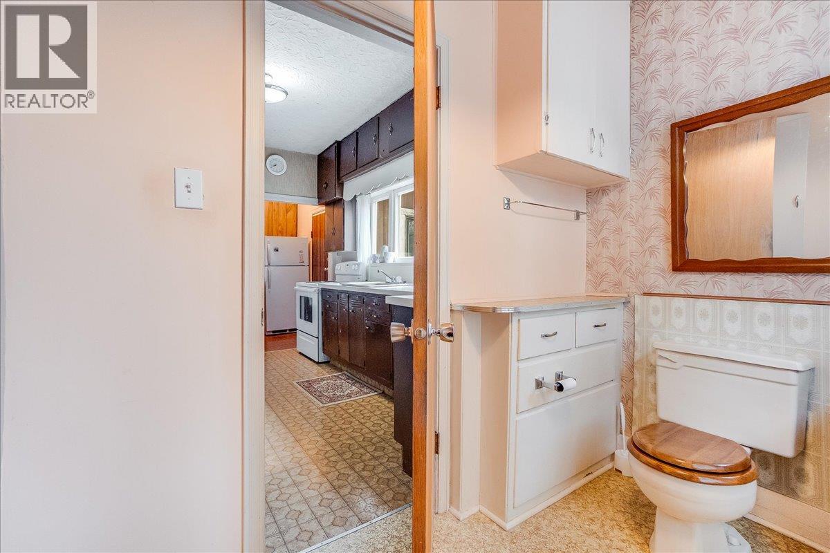 1107 Robertson Avenue, Nelson, British Columbia