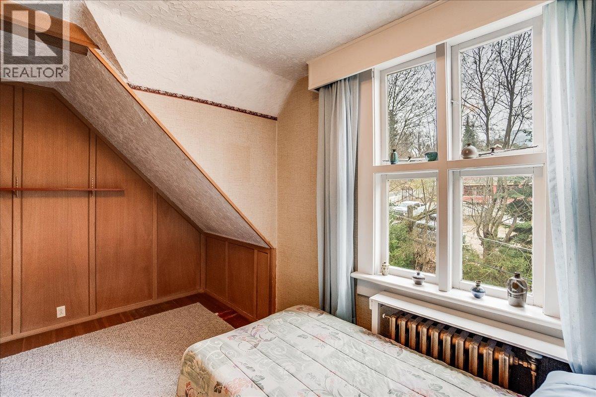 1107 Robertson Avenue, Nelson, British Columbia